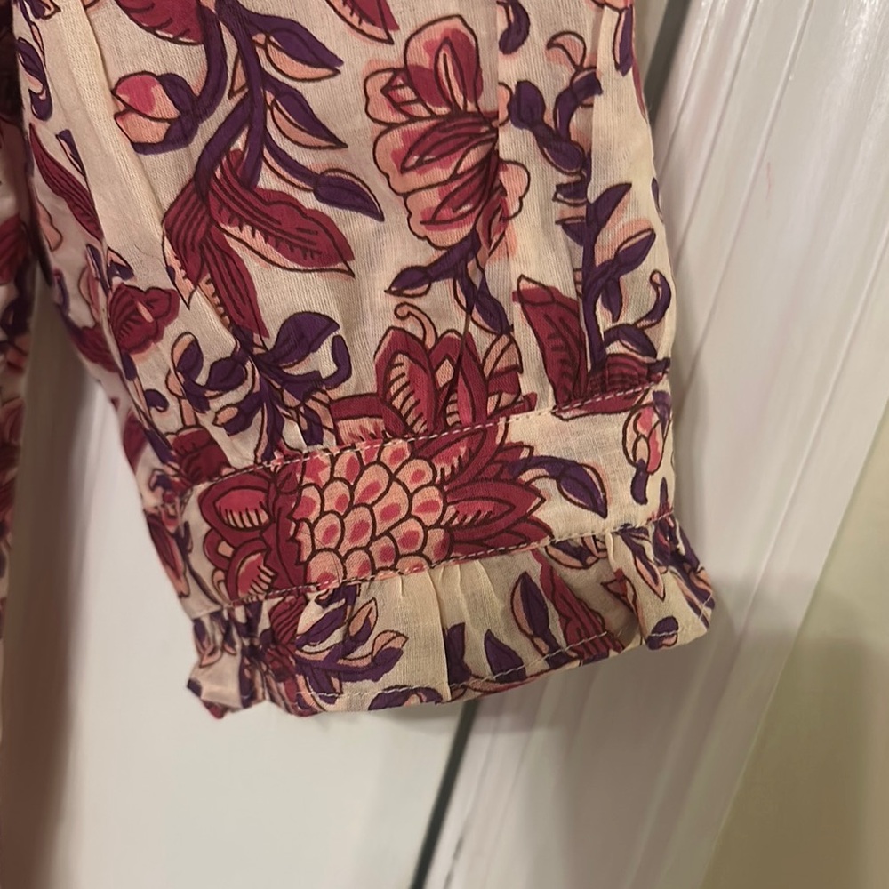 Evereve NWT Ari Ruffle Collar V neck Blouse - Picture 8 of 15